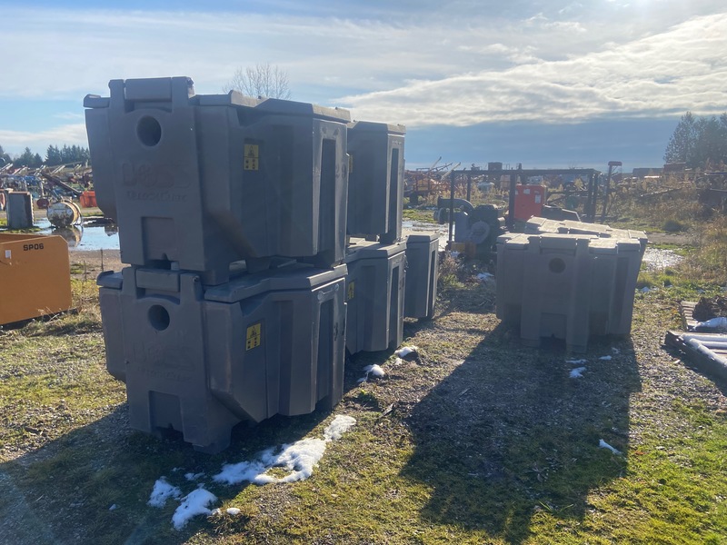 Miscellaneous  Boss Quick Cube Salt Totes For Speader Photo